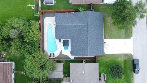 Texas City House | Amazing 4BR 2BA Winter Home with Pool & Game-Movie Room