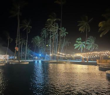 Chwaka Hotel | Antonio Beach Hotel & Spa -with treehouse and biggest swimming pool in East Africa
