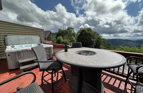 Wolf Laurel House | Appalachian Hideaway Perfect west Views - Hatley Pointe less than 5 minutes away