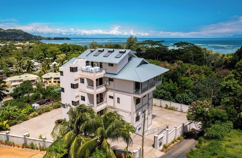 Mahe Island Apartment | Aran Apartments - Enfys: Modern, spacious apartment at Au Cap.