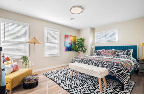 Detroit - Shoreway House | Arts District Walk to Restaurants, Bars Sleeps 8 -Tillman