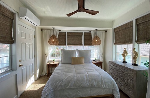 San Jacinto Bed & Breakfast | Balinese Room @ The AveO! Full Hot Breakfast! 4 Block to Beach! GVR04326