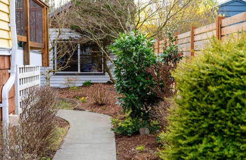 Sunset Hill Cottage | Ballard - Sunset Hill Guest House