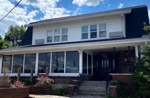 Leitchfield Apartment | Banana Split Suite 🚭 @ Twin Lakes Creamery