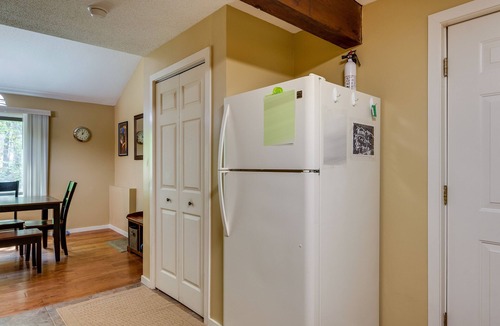 Bartlett House | Bartlett Townhome w/Balcony: 1 Mi to Ski Resort!