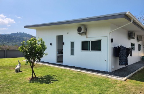 Khuekkhak Villa | Bauhinia house between sea and mountains.
