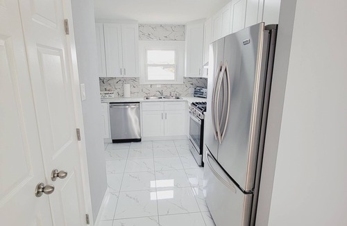 San Jacinto Apartment | Beach apt, beach one block away, Cruise terminal minutes away!