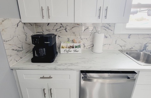 San Jacinto Apartment | Beach apt, beach one block away, Cruise terminal minutes away!