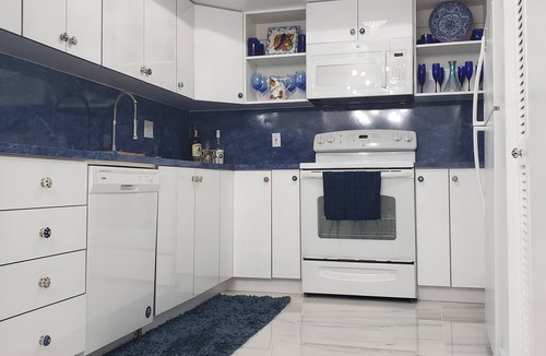 Fountain Lakes House | BEACH & SUNSETS CONDO!