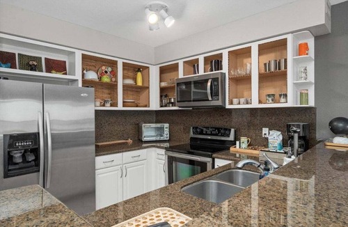 San Jacinto Condo | Beachfront Condo | Pool + Hot Tub Near Seawall