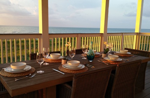 Galveston House | BEACHFRONT! ELEVATOR! HOT TUB! CUSTOM BUILT! GATED COMMUNITY! A BIT OF PARADISE