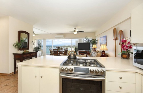 Waikiki Condo | Beachfront Location with GREAT View! Washer/Dryer, Washlet, A/C, Wi-Fi!