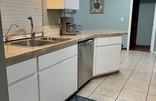 South Venice House | Beachy 3BR Retreat ~ Heated Pool & Fenced Yard ~ Pet Friendly! Star of Venice!