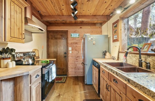 Sundance Cabin | Bear Tooth Lodge w/Hot Tub & Stuart Falls Views