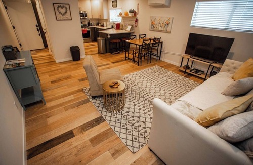 Highline Apartment | Beautiful 2-bedroom apartment with AC in Seattle