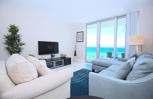 Hollywood Apartment | Beautiful Beachfront Apartment! Near major shopping centers, rest & casinos