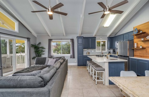Kona Palisades House | Beautiful conveniently located 2-bedroom ocean view home in Kailua-Kona.