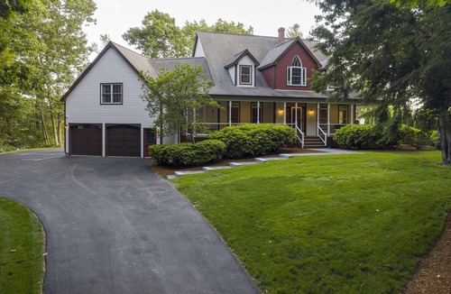 Westminster House | Beautiful Private Lakehouse & Infinity Pool 1 Hour to World Cup Boston Stadium!