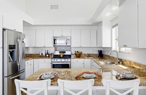 South Oceanside House | Beautiful UPPER LEVEL Pet-Friendly Oceanfront Duplex P1111-1