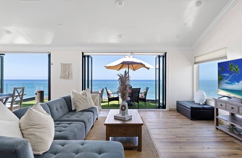 South Oceanside House | Beautiful UPPER LEVEL Pet-Friendly Oceanfront Duplex P1111-1