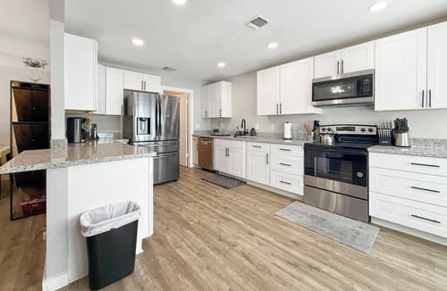 North San Antonio - SAT House | Beautifully remodeled 3 bedroom home with modern furniture and AC in San Antonio