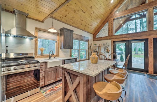 Beech Mountain Cabin | Beech Mountain Nature Escape! Modern + Cozy Cabin