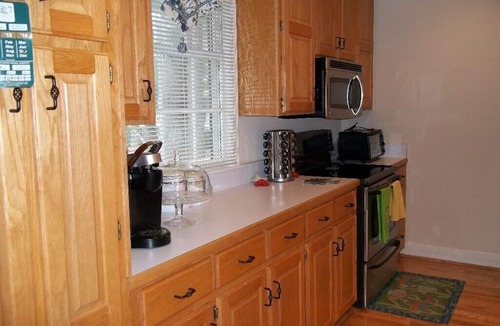 Murrells Inlet Cottage | 'Beneath The Branches' Cottage Steps to Golf and Tennis. Pet-Friendly!