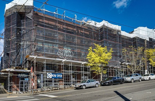 Miller Park Apartment | Best capital hill location studio close to fun w/free parking/fitness center