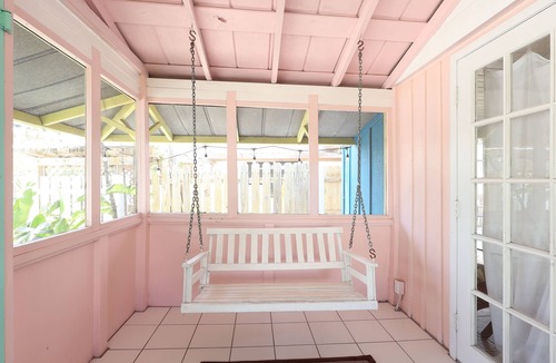 Siesta Key Village Cottage | Blue Dolphin Cottage steps from the beach