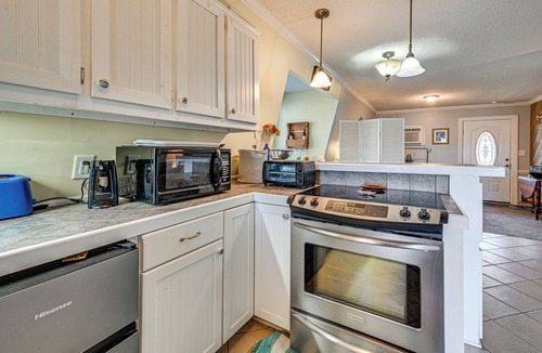 Bath House | Boat Dock & Fire Pit: Waterfront Bath Getaway!