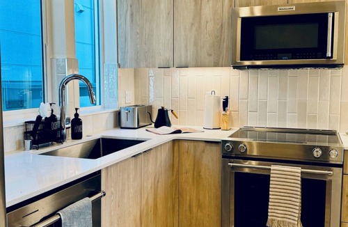 North Queen Anne House | Brand New, Luxe & Bright Gem: Prime Location - Queen Anne, Roof Deck, Views