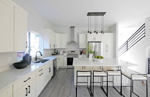 Columbia City Condo | Brand New Modern Home with Rooftop Terrace, Jacuzzi, Garage, and high-speed Wifi