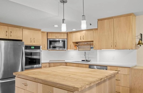 Silver Lake House | Breathtaking mountain & Sunrise views with AC in charming Everett