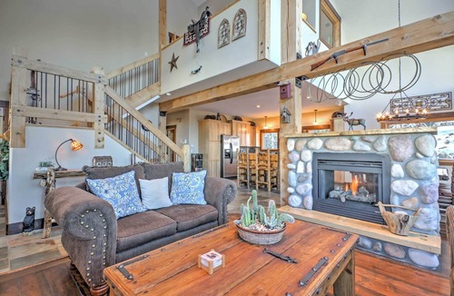 Quandary Village House | Breckenridge 'Sky Lodge' w/Hot Tub + Gas Grill!