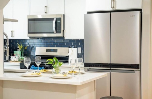 St. Marks Apartment | Breezy 3BR Boston Apt - Bathtub, Parking, TV, Walk to Train 803