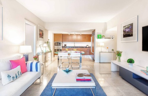 Downtown Miami Apartment | Brickell Open-Concept Suite | Walk to Riverwalk