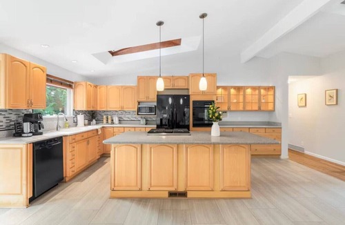 Tukwila House | Bright 3BR/2BA Upper Unit | Close to SeaTac