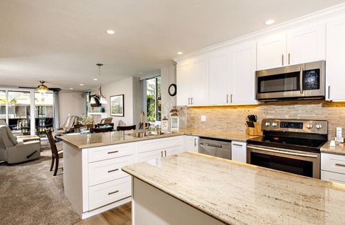 Townsite Condo | Bright & Beautiful Ocean View 2BR Cottage with Stunning Upgrades