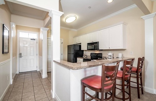 Litchfield by the Sea Hotel | Bright Coastal Haven w/Full Kitchen + Pools & Lazy River near Lowcountry Zoo