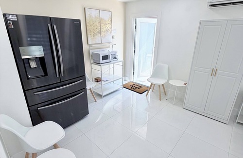 Tamiami Apartment | Bright Private Studio w/Patio & Entrance - Miami