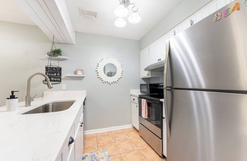 Saint Simons Island Condo | Bring pets! Steps2pool, bike2beach, easy on/off island, 3 beds, bikes incl!
