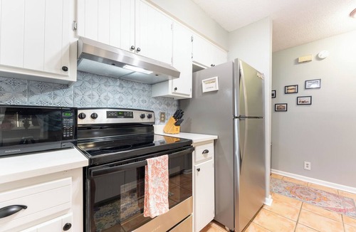 Saint Simons Island Condo | Bring pets! Steps2pool, bike2beach, easy on/off island, 3 beds, bikes incl!