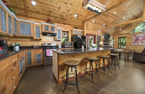 Hochatown Cabin | Broken Spoke- Broken Bow/Hochatown- 2bd