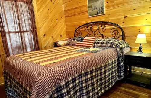 Waterloo Cabin | Camp Paradise on Pickwick Lake
