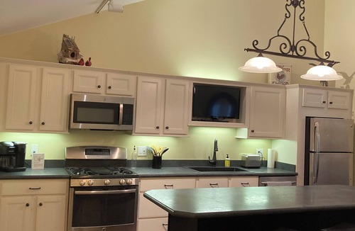 Lake George House | “Carriage House” Walking Distance Private 5 Acres.