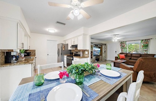 Jupiter House | Castaways, Riverfront Oasis Kayak And Paddleboard