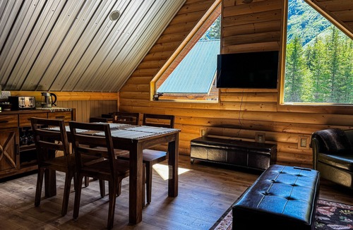 Moose Pass Cabin | Central location for touring all of Kenai Peninsula