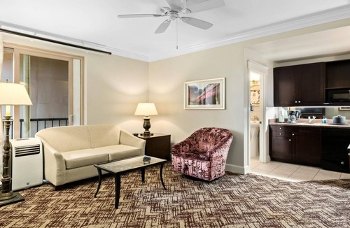 Downtown Seattle Resort | Central Seattle Escape Near Pike Place Market & Space Needle Studio Hotel