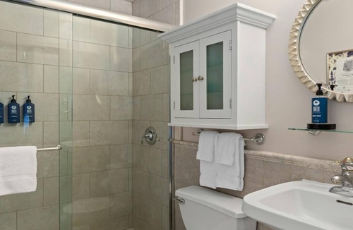 Downtown Seattle Resort | Central Seattle Escape Near Pike Place Market & Space Needle Studio Hotel