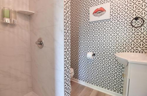Bowling Green House | Charlotte tiny Home getaway 5 min to lake Wylie
